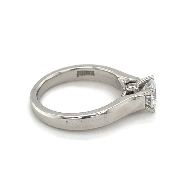 Platinum Solitaire Sesmi Mount Ring